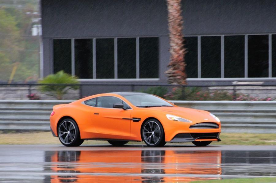 Aston Martin Vanquish 2012 года  (NA) (фото 98 из 182)